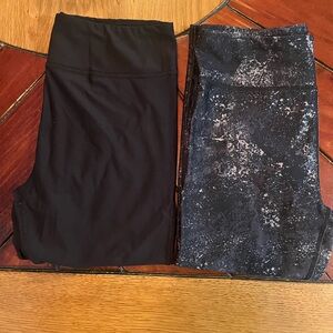 Under Armour Black and Patterned Leggings Capri Set